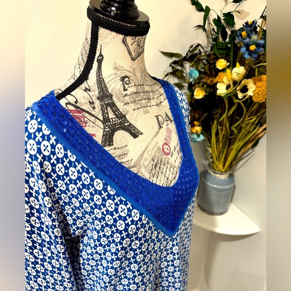 Peck & Peck Chic Blue Graphic 3/4 Sleeve Blue Sequenced Neckline Top Size XL - Picture 6 of 8